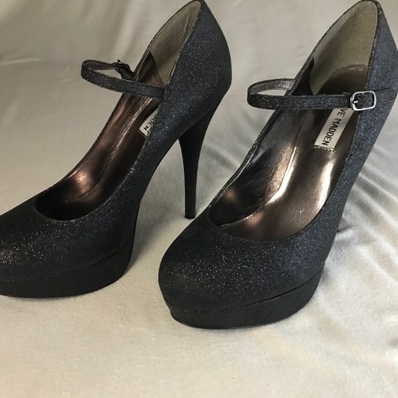 Steve Madden Shoes - Steve Madden Closed Toe Platform Pumps